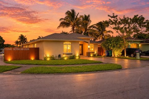 Villa ou maison à vendre à Miami Gardens, Floride: 4 chambres, 155.43 m2 № 2431966 - photo 5