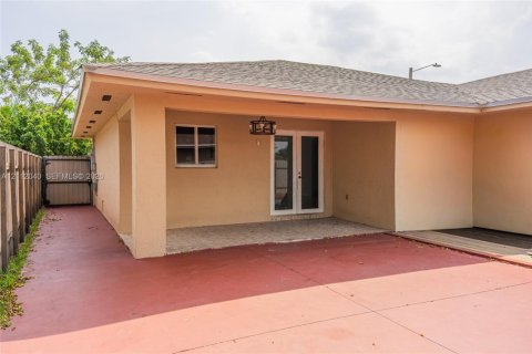 Villa ou maison à vendre à Miami Gardens, Floride: 4 chambres, 155.43 m2 № 2431966 - photo 12