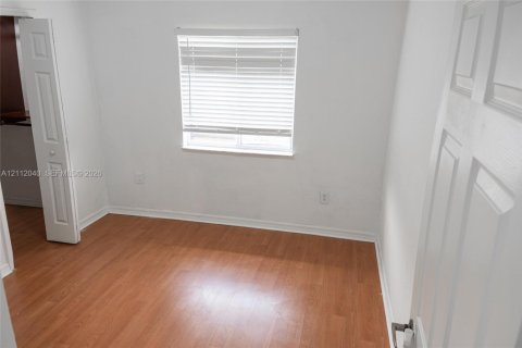Villa ou maison à vendre à Miami Gardens, Floride: 4 chambres, 155.43 m2 № 2431966 - photo 18