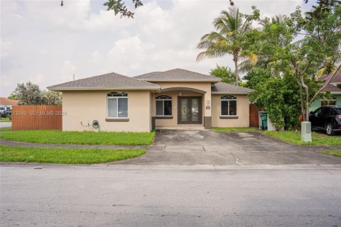 Villa ou maison à vendre à Miami Gardens, Floride: 4 chambres, 155.43 m2 № 2431966 - photo 7