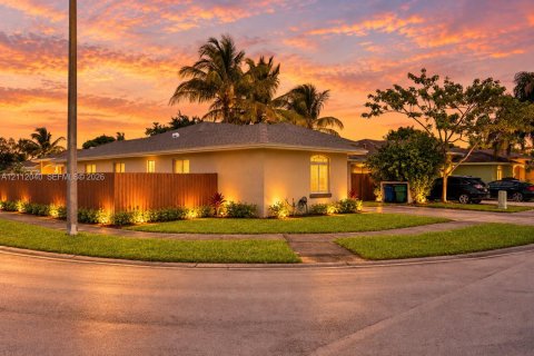Villa ou maison à vendre à Miami Gardens, Floride: 4 chambres, 155.43 m2 № 2431966 - photo 3