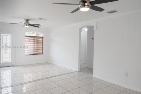 Villa ou maison à vendre à Miami Gardens, Floride: 4 chambres, 155.43 m2 № 2431966 - photo 26