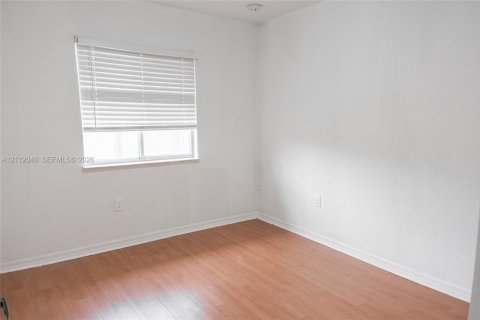 Villa ou maison à vendre à Miami Gardens, Floride: 4 chambres, 155.43 m2 № 2431966 - photo 13