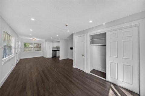 Condo in Fort Lauderdale, Florida, 2 bedrooms  № 1973647 - photo 12