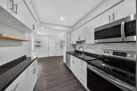 Condo in Fort Lauderdale, Florida, 2 bedrooms  № 1973647 - photo 18