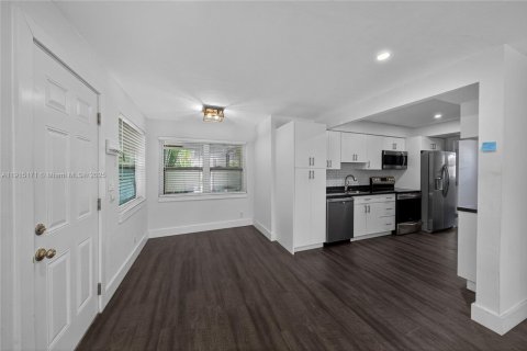 Condo in Fort Lauderdale, Florida, 2 bedrooms  № 1973647 - photo 9