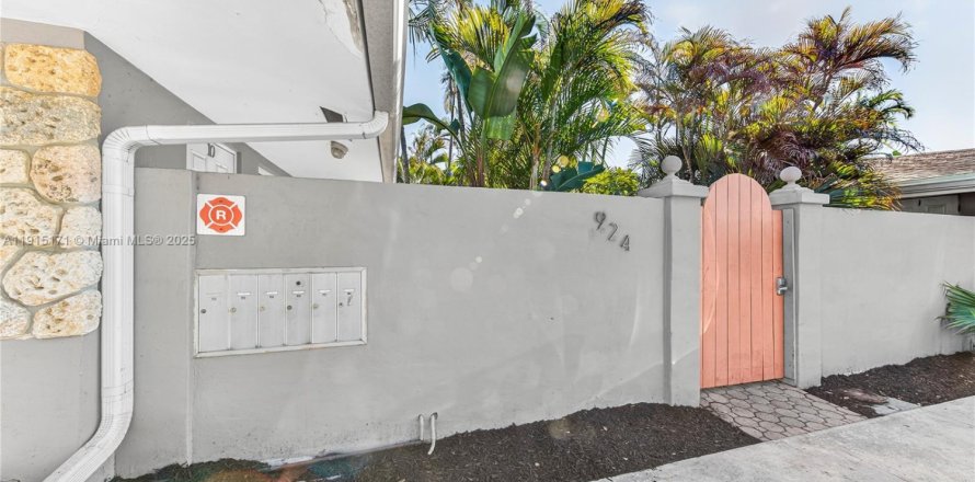 Condo in Fort Lauderdale, Florida, 2 bedrooms  № 1973647