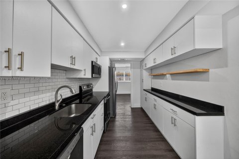 Condo in Fort Lauderdale, Florida, 2 bedrooms  № 1973647 - photo 15