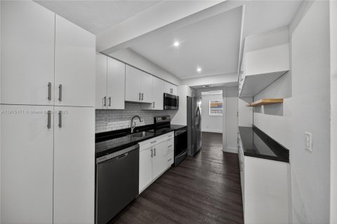 Condo in Fort Lauderdale, Florida, 2 bedrooms  № 1973647 - photo 24