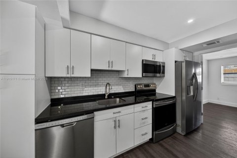 Condo in Fort Lauderdale, Florida, 2 bedrooms  № 1973647 - photo 16