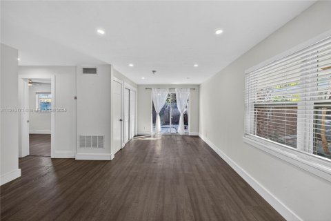 Condo in Fort Lauderdale, Florida, 2 bedrooms  № 1973647 - photo 7