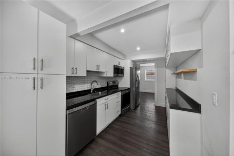 Condo in Fort Lauderdale, Florida, 2 bedrooms  № 1973647 - photo 25