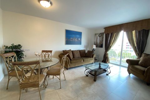 Купить кондоминиум в Майами, Флорида 1 спальня, 74.04м2, № 2085534 - фото 10