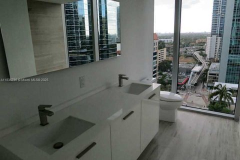 Condo in Miami, Florida, 2 bedrooms  № 1888779 - photo 14
