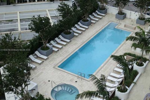 Condo in Miami, Florida, 2 bedrooms  № 1888779 - photo 9