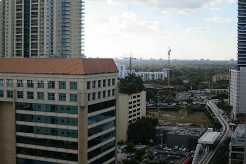Condo in Miami, Florida, 2 bedrooms  № 1888779 - photo 8