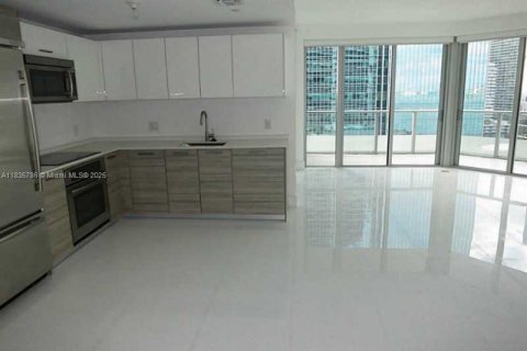 Condo in Miami, Florida, 2 bedrooms  № 1888779 - photo 2