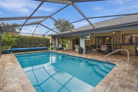House in Homosassa, Florida 3 bedrooms, 203.64 sq.m. № 2367033 - photo 2