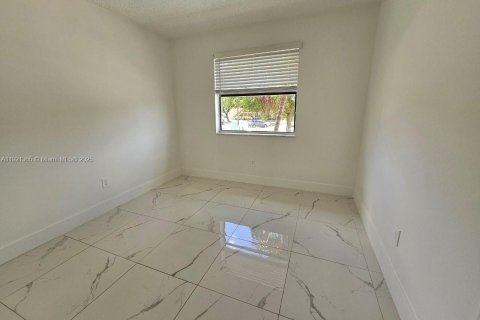 Apartamento en alquiler en Hialeah, Florida, 3 dormitorios, 91.04 m2 № 2036362 - foto 14