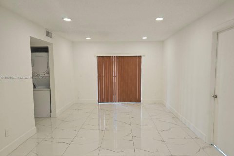 Apartamento en alquiler en Hialeah, Florida, 3 dormitorios, 91.04 m2 № 2036362 - foto 4