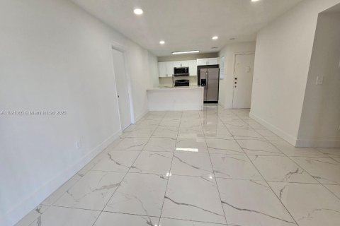 Apartamento en alquiler en Hialeah, Florida, 3 dormitorios, 91.04 m2 № 2036362 - foto 5