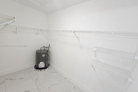 Apartamento en alquiler en Hialeah, Florida, 3 dormitorios, 91.04 m2 № 2036362 - foto 9