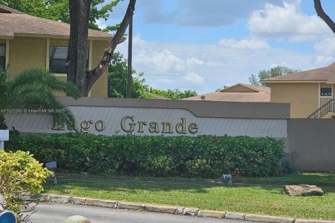 Apartamento en alquiler en Hialeah, Florida, 3 dormitorios, 91.04 m2 № 2036362 - foto 15