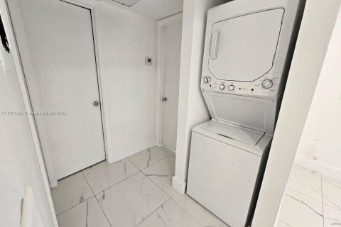 Apartamento en alquiler en Hialeah, Florida, 3 dormitorios, 91.04 m2 № 2036362 - foto 6