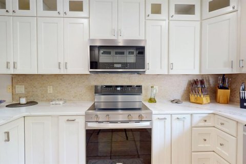 House in Largo, Florida 3 bedrooms, 260.68 sq.m. № 1759888 - photo 12