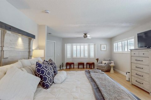 House in Largo, Florida 3 bedrooms, 260.68 sq.m. № 1759888 - photo 14