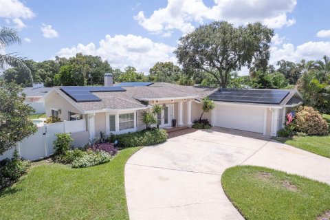 House in Largo, Florida 3 bedrooms, 260.68 sq.m. № 1759888 - photo 1