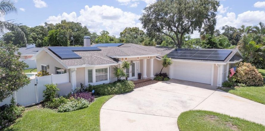 House in Largo, Florida 3 bedrooms, 260.68 sq.m. № 1759888