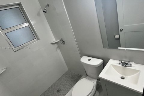 Casa en alquiler en Miami, Florida, 1 dormitorio, 263.1 m2 № 2010431 - foto 7