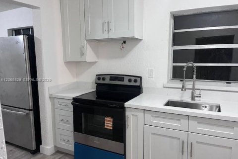 Casa en venta en Miami, Florida, 3 dormitorios, 154.12 m2 № 2261521 - foto 4