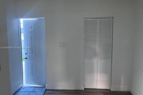 Casa en venta en Miami, Florida, 3 dormitorios, 154.12 m2 № 2261521 - foto 11