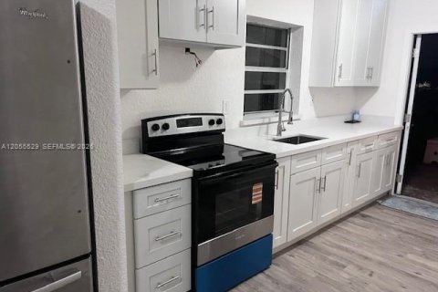 Casa en venta en Miami, Florida, 3 dormitorios, 154.12 m2 № 2261521 - foto 2