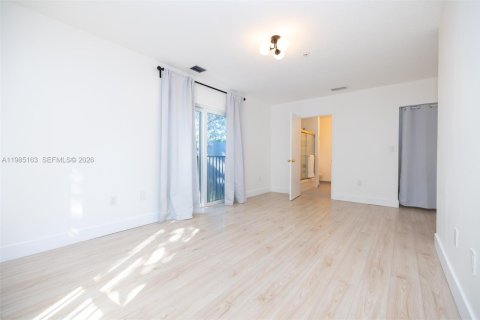 Купить таунхаус в Майами, Флорида 2 спальни, 111.48м2, № 2062499 - фото 22