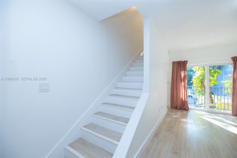 Купить таунхаус в Майами, Флорида 2 спальни, 111.48м2, № 2062499 - фото 21