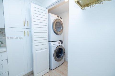 Купить таунхаус в Майами, Флорида 2 спальни, 111.48м2, № 2062499 - фото 19