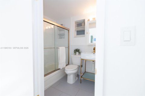 Купить таунхаус в Майами, Флорида 2 спальни, 111.48м2, № 2062499 - фото 15