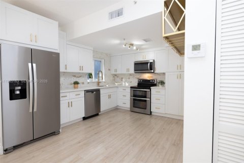 Купить таунхаус в Майами, Флорида 2 спальни, 111.48м2, № 2062499 - фото 18