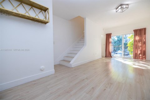 Купить таунхаус в Майами, Флорида 2 спальни, 111.48м2, № 2062499 - фото 17