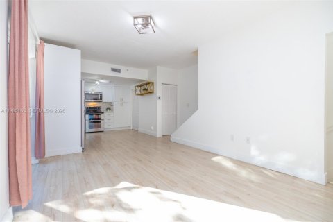 Купить таунхаус в Майами, Флорида 2 спальни, 111.48м2, № 2062499 - фото 16