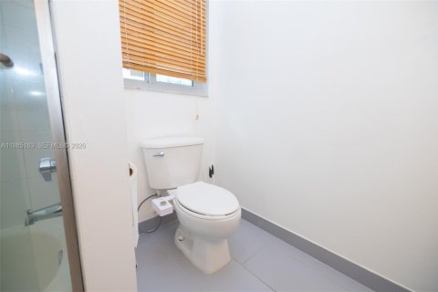 Купить таунхаус в Майами, Флорида 2 спальни, 111.48м2, № 2062499 - фото 27