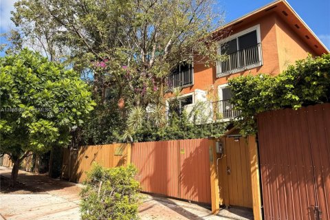 Таунхаус в Майами, Флорида 2 спальни, 111.48м2 № 2062499