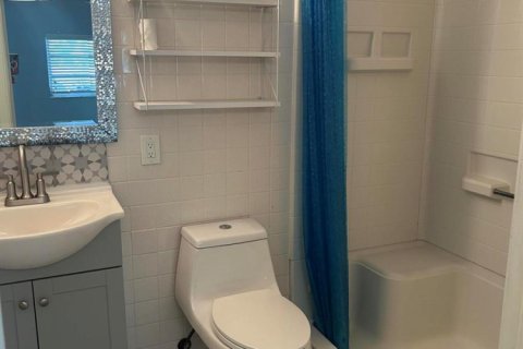 House in Fort Lauderdale, Florida 3 bedrooms, 175.03 sq.m. № 2187953 - photo 13