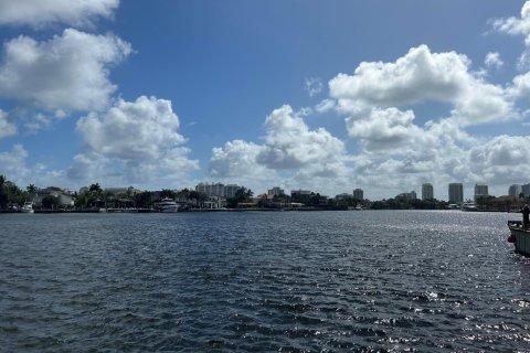 House in Fort Lauderdale, Florida 3 bedrooms, 175.03 sq.m. № 2187953 - photo 2