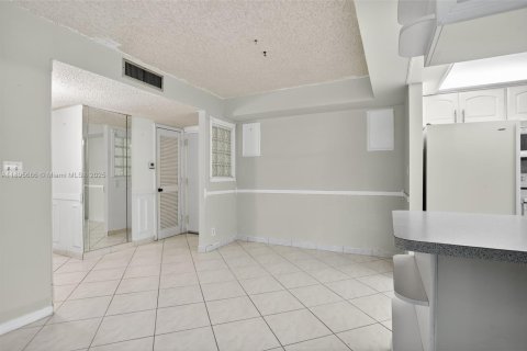 Condominio en venta en Deerfield Beach, Florida, 2 dormitorios, 85.47 m2 № 1948913 - foto 14