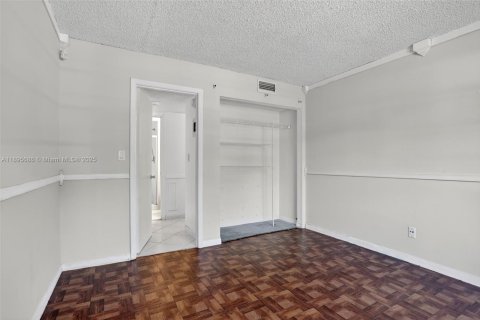 Condominio en venta en Deerfield Beach, Florida, 2 dormitorios, 85.47 m2 № 1948913 - foto 10