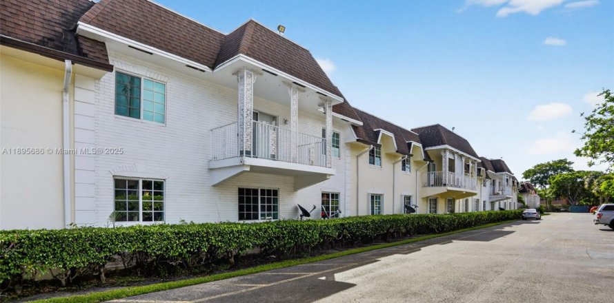 Condominio en Deerfield Beach, Florida, 2 dormitorios № 1948913